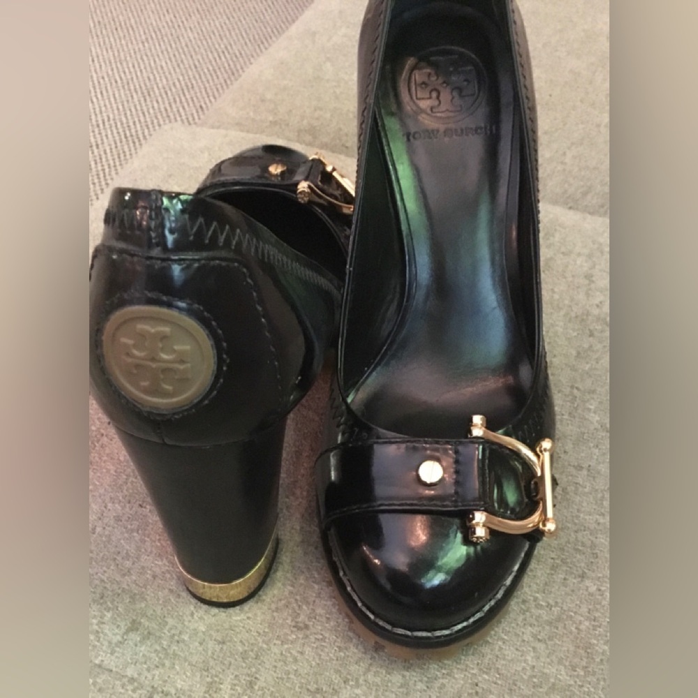 Tory Burch Black Leather Buckle Heels with Gold Accents SZ 7. Excellent!